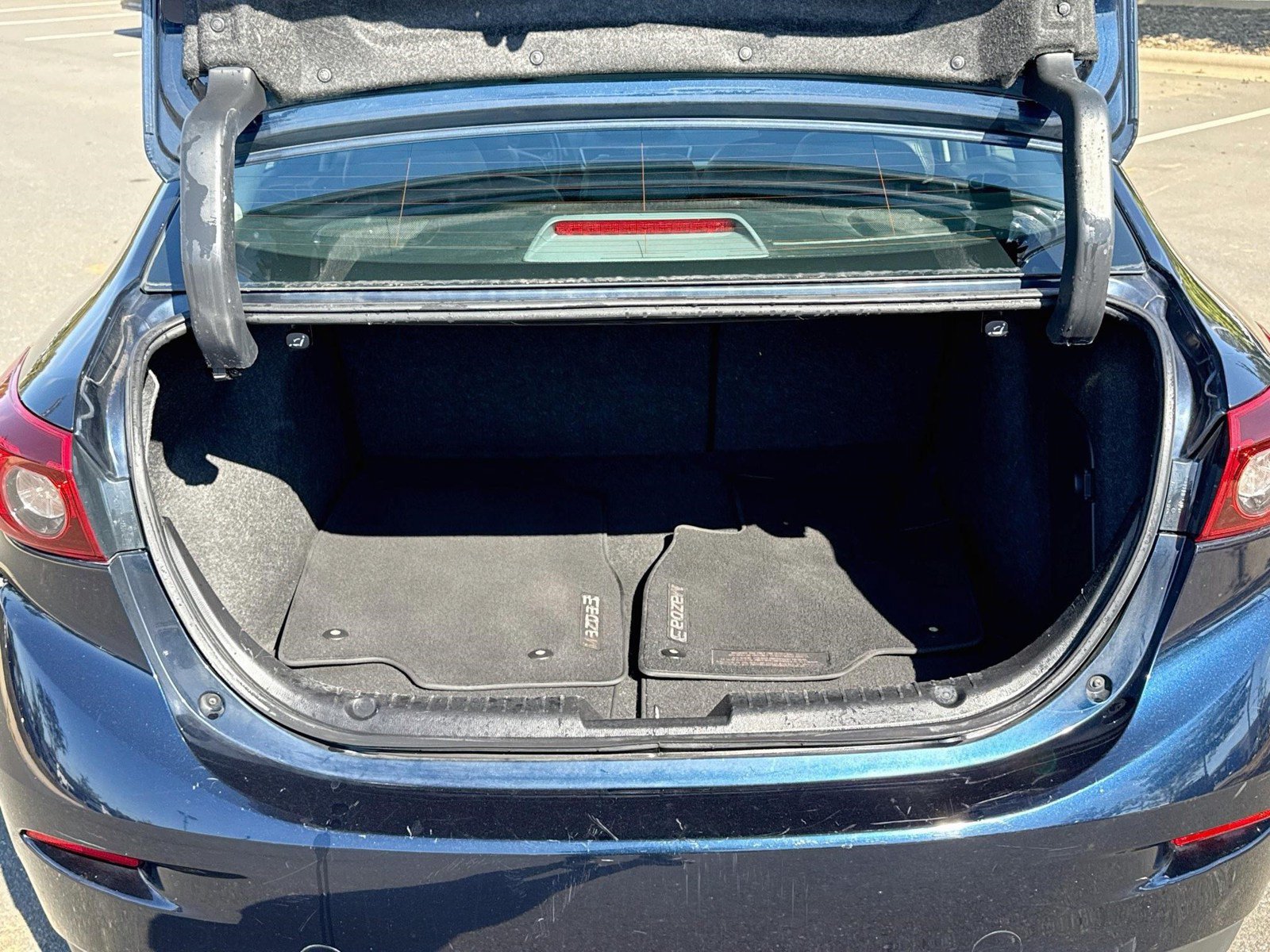 Used 2018 MAZDA MAZDA3 Touring FWD image 29