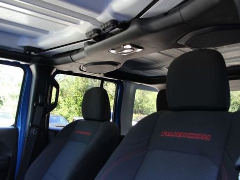 Used 2023 Jeep Wrangler Rubicon image 14