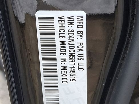 Certified 2024 Jeep Compass Limited image 28