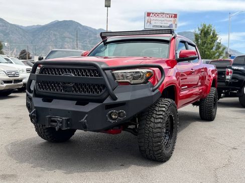 Used 2018 Toyota Tacoma TRD Off-Road w/ Technology Package AWD/4WD image 80