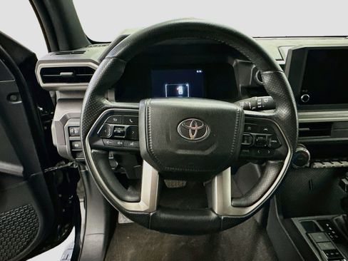 Used 2025 Toyota 4Runner SR5 AWD/4WD image 18