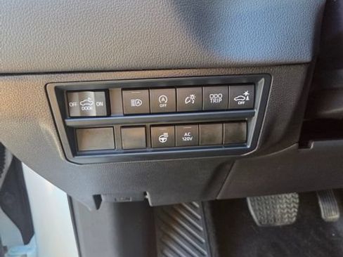 Used 2026 Toyota Tundra Limited AWD/4WD image 10