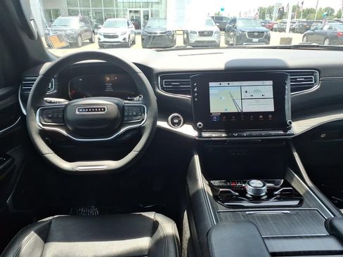 Used 2024 Jeep Wagoneer L Series III w/ Flexible Seating Group AWD/4WD image 14