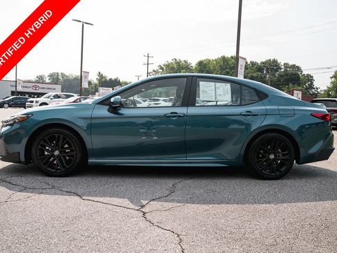 Used 2025 Toyota Camry SE FWD image 4