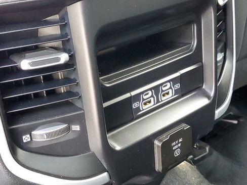 Used 2022 RAM 1500 Big Horn AWD/4WD image 37