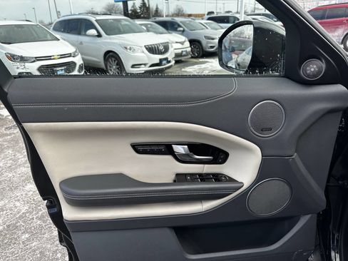 Used 2016 Land Rover Range Rover Evoque SE image 14