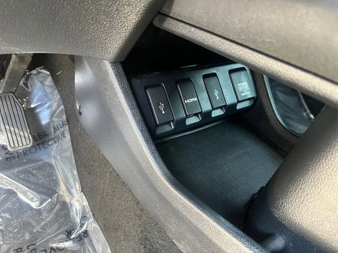 Used 2018 Honda HR-V EX image 17