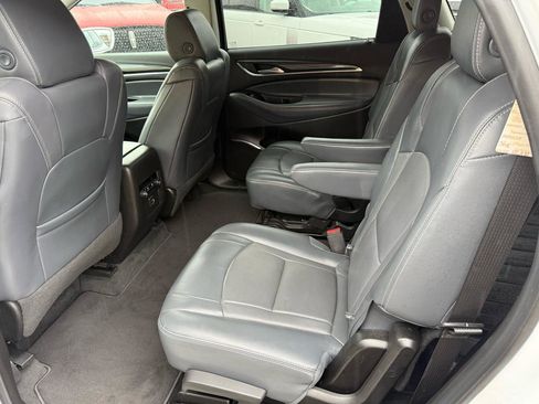 Used 2018 Buick Enclave Essence image 18