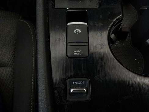 Used 2025 Nissan Rogue SV FWD image 23