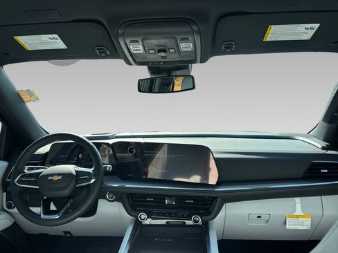 New 2025 Chevrolet Suburban Premier image 3