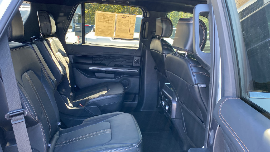 Used 2024 Ford Expedition Platinum AWD/4WD image 13