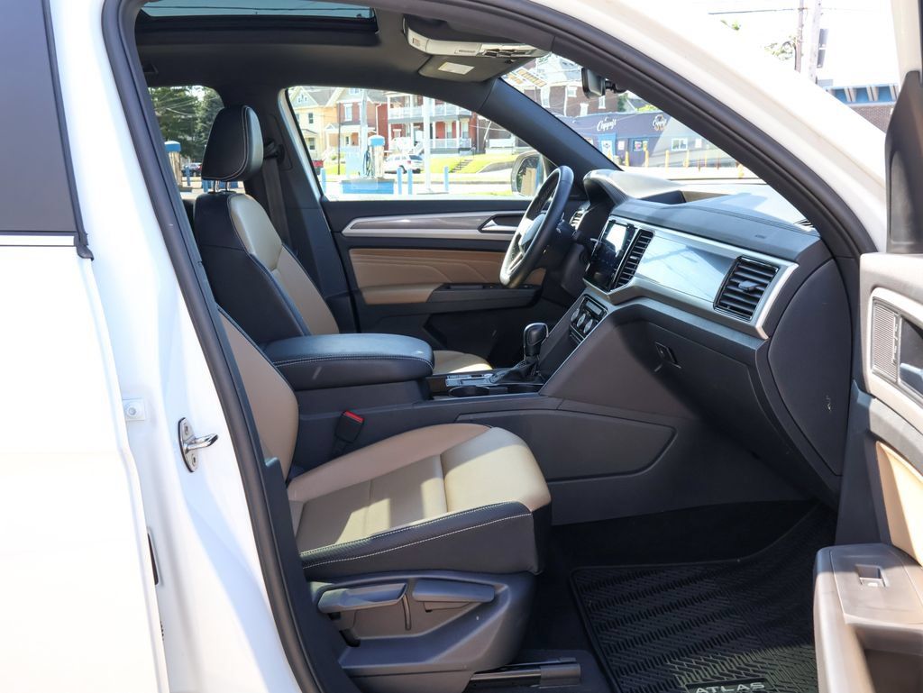 Used 2023 Volkswagen Atlas Cross Sport SE w/ Panoramic Sunroof Package FWD image 28