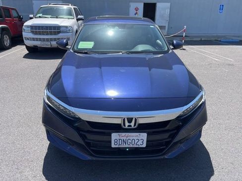 Used 2018 Honda Accord Touring image 2