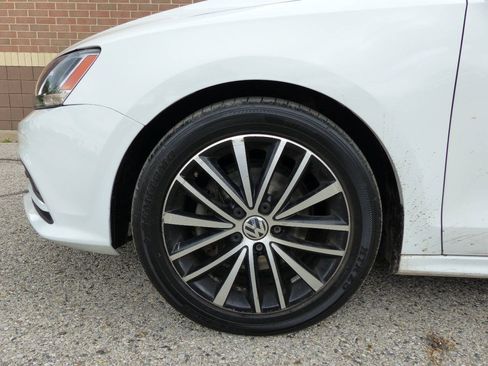 Used 2015 Volkswagen Jetta Sport FWD image 15