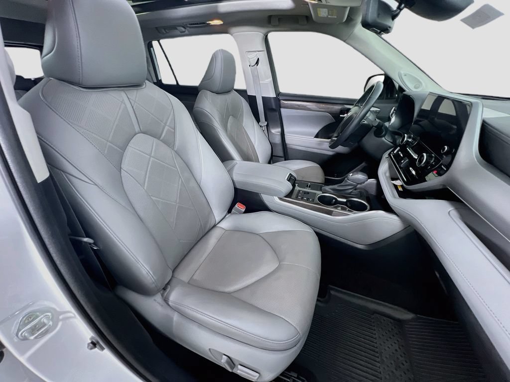 Used 2023 Toyota Highlander Platinum AWD/4WD image 30