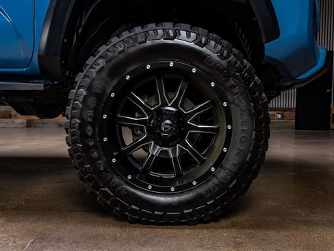 Used 2019 Toyota Tacoma TRD Off-Road image 10