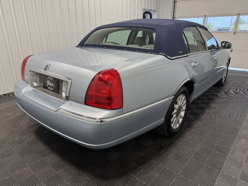 Used 2006 Lincoln Town Car Signature RWD image 3