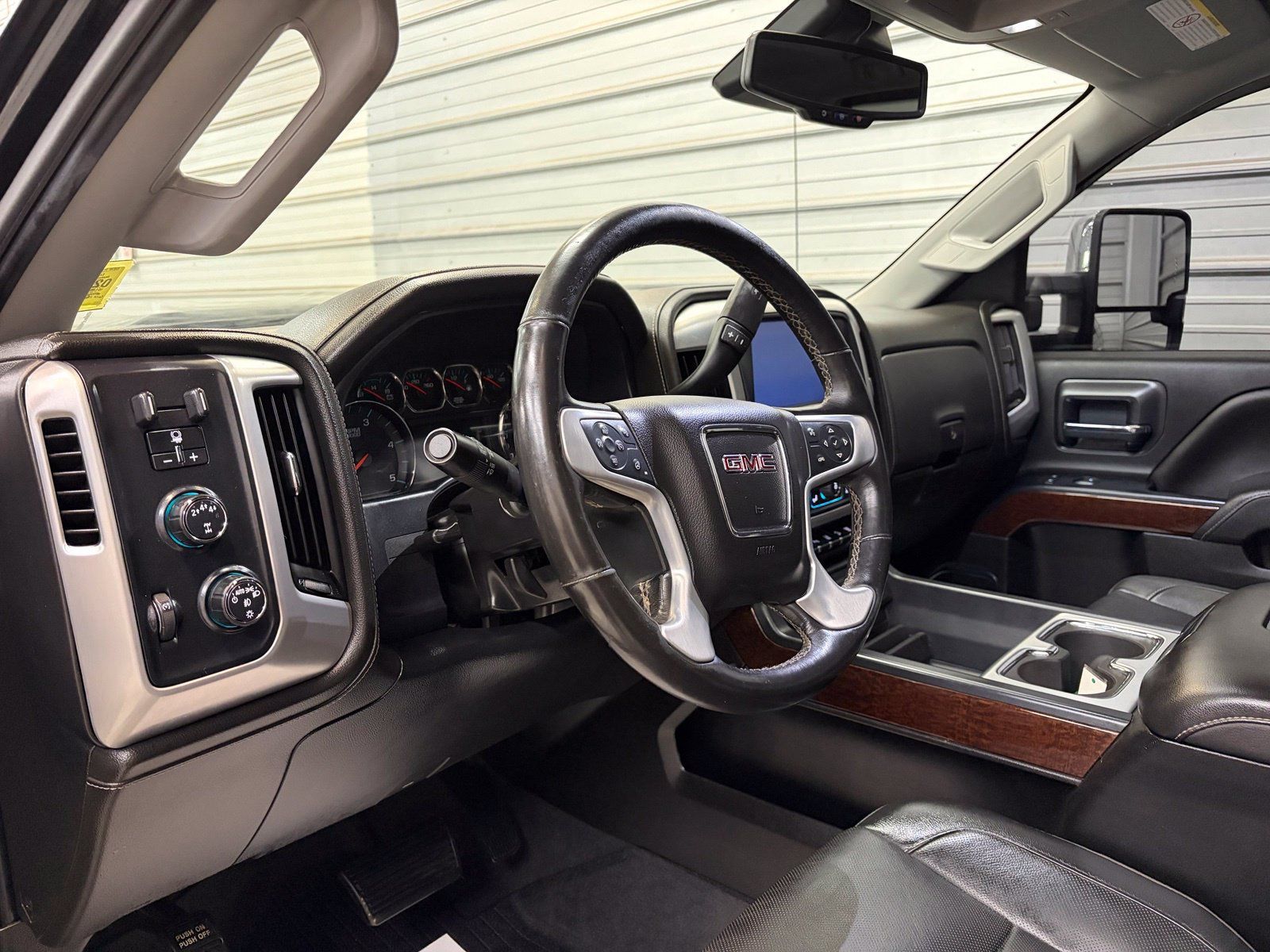 Used 2019 GMC Sierra 2500 SLT w/ Duramax Plus Package AWD/4WD image 10