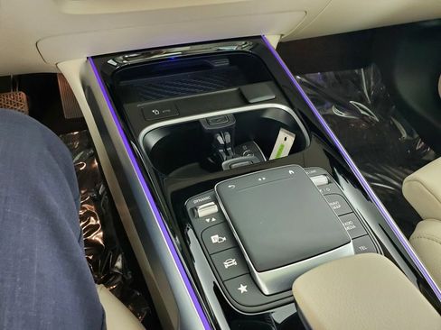 Used 2023 Mercedes-Benz EQB 300 4MATIC image 25