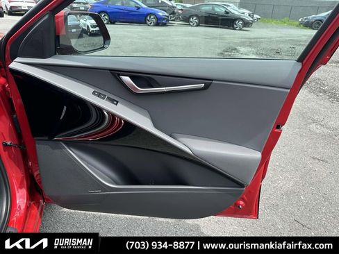 New 2025 Kia Niro SX Touring image 16