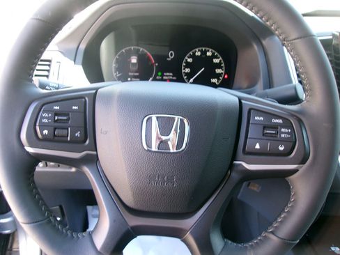 Used 2025 Honda Ridgeline Sport image 21