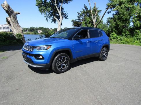Used 2025 Jeep Compass Limited AWD/4WD image 39