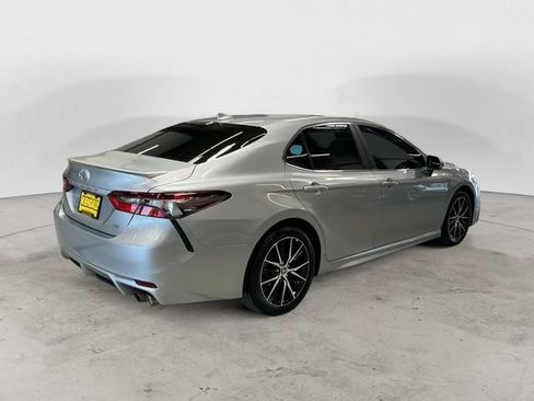 Used 2024 Toyota Camry SE w/ Cold Weather Package FWD image 5