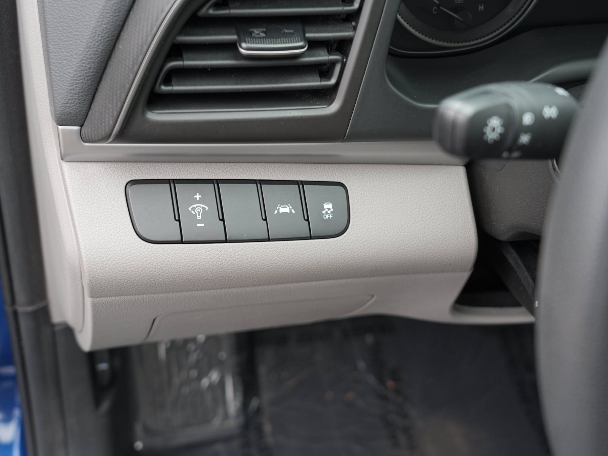 Used 2020 Hyundai Elantra SE FWD image 18