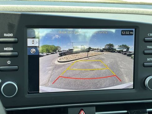 Used 2025 Hyundai Elantra SE FWD image 31