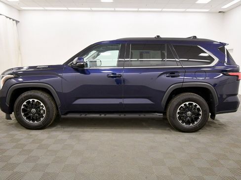 Used 2023 Toyota Sequoia SR5 w/ SR5 Premium Package image 4