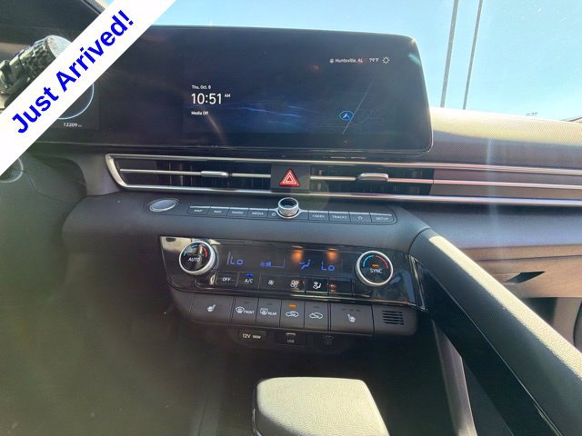 Used 2025 Hyundai Elantra SEL FWD image 27