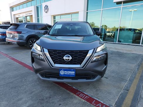 Used 2023 Nissan Rogue S image 2