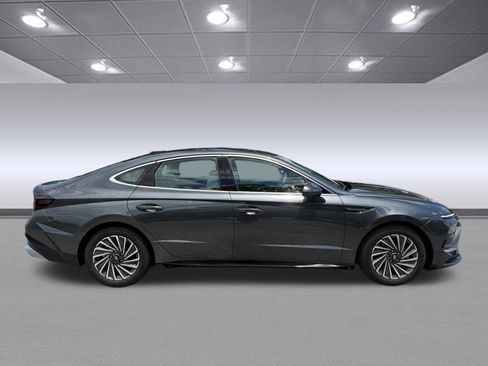 Used 2025 Hyundai Sonata SEL FWD image 6