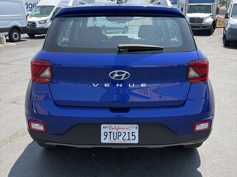 Used 2025 Hyundai Venue SEL image 7