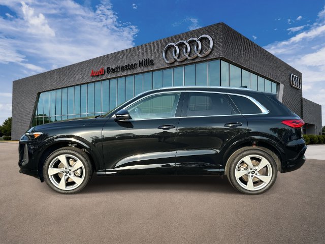 Certified 2025 Audi Q5 Premium AWD/4WD image 2