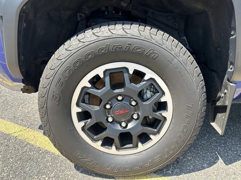 Used 2024 Toyota Tacoma TRD Off-Road w/ TRD Off Road Upgrade Package AWD/4WD image 9