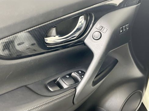 Used 2020 Nissan Rogue SL w/ Premium Package image 18