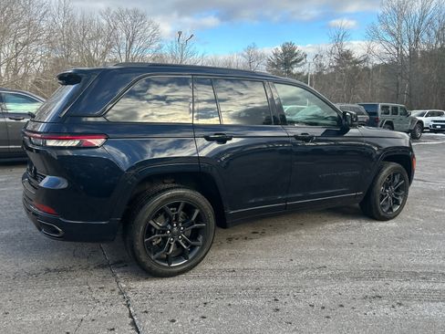 Used 2023 Jeep Grand Cherokee 30th Anniversary image 5