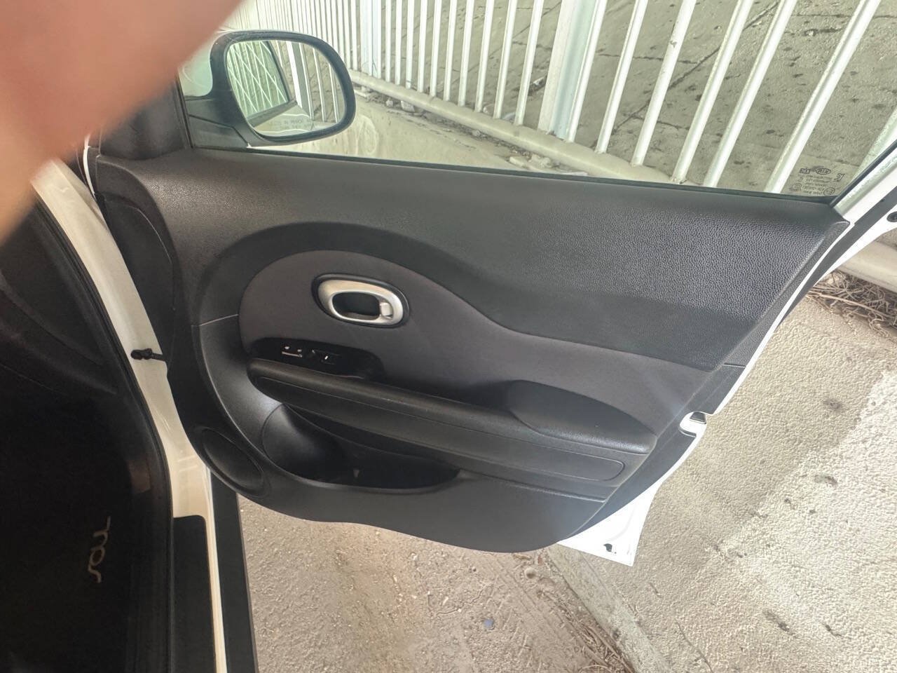 Used 2016 Kia Soul FWD image 24