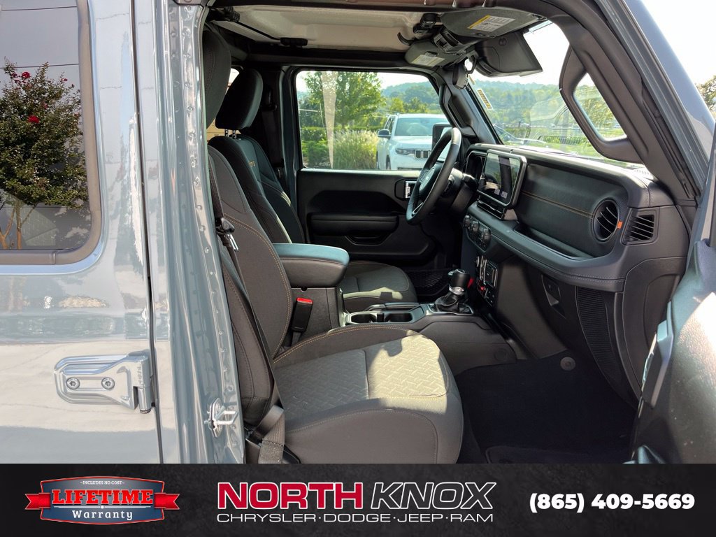 Used 2025 Jeep Gladiator Mojave w/ Convenience Group AWD/4WD image 26