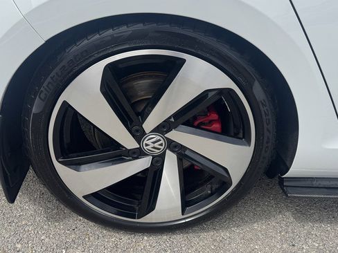Used 2019 Volkswagen GTI SE FWD image 13