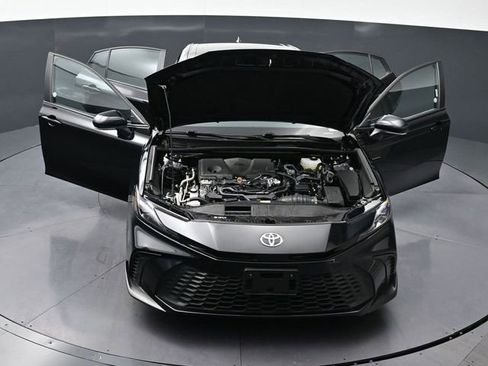 Used 2025 Toyota Camry SE image 42