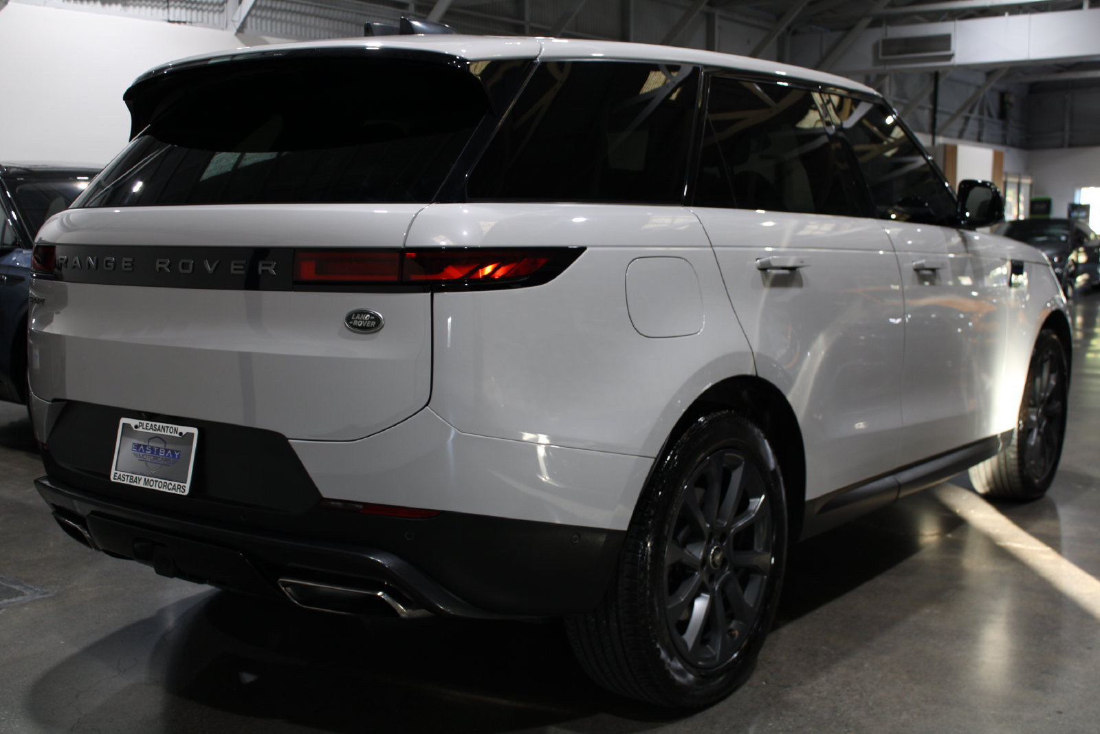 Used 2023 Land Rover Range Rover Sport SE AWD/4WD image 11