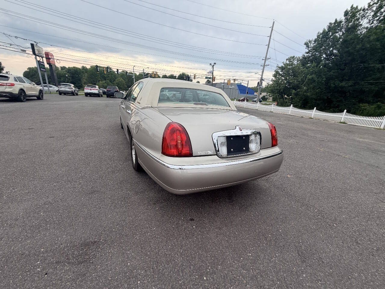 Used 1999 Lincoln Town Car Signature RWD image 35