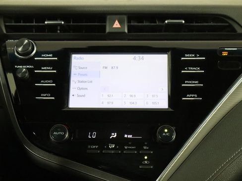 Used 2018 Toyota Camry SE w/ Convenience Package FWD image 27