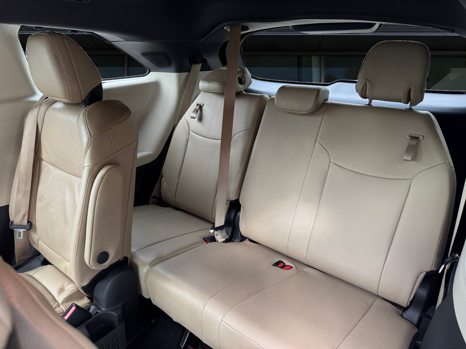Used 2024 Toyota Sienna Limited AWD/4WD image 17