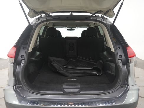 Used 2017 Nissan Rogue SV w/ Midnight Edition Package image 16