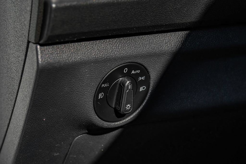 Used 2019 Volkswagen Jetta R-Line FWD image 32