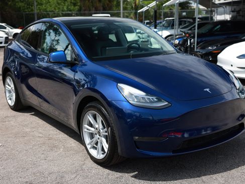 Used 2021 Tesla Model Y Long Range AWD/4WD image 19