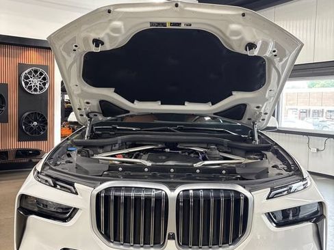 Used 2024 BMW X7 xDrive40i w/ M Sport Package AWD/4WD image 54